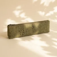 Pencil-etui i korkfargen Mosegrønn